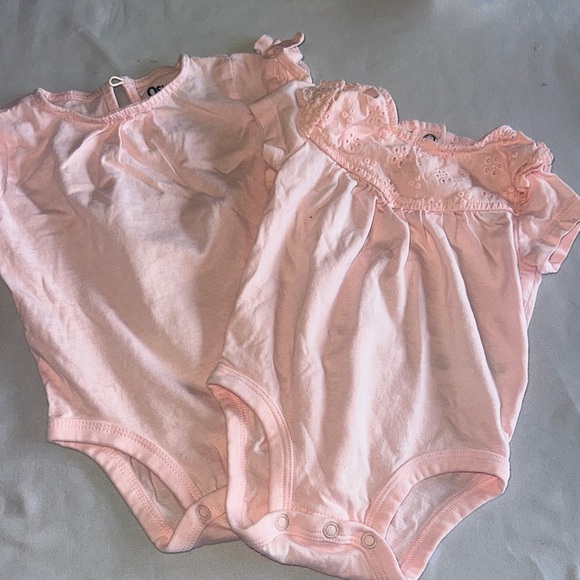 OshKosh B'gosh - pair of Soft Pink Baby Onesies - Picture 1 of 5